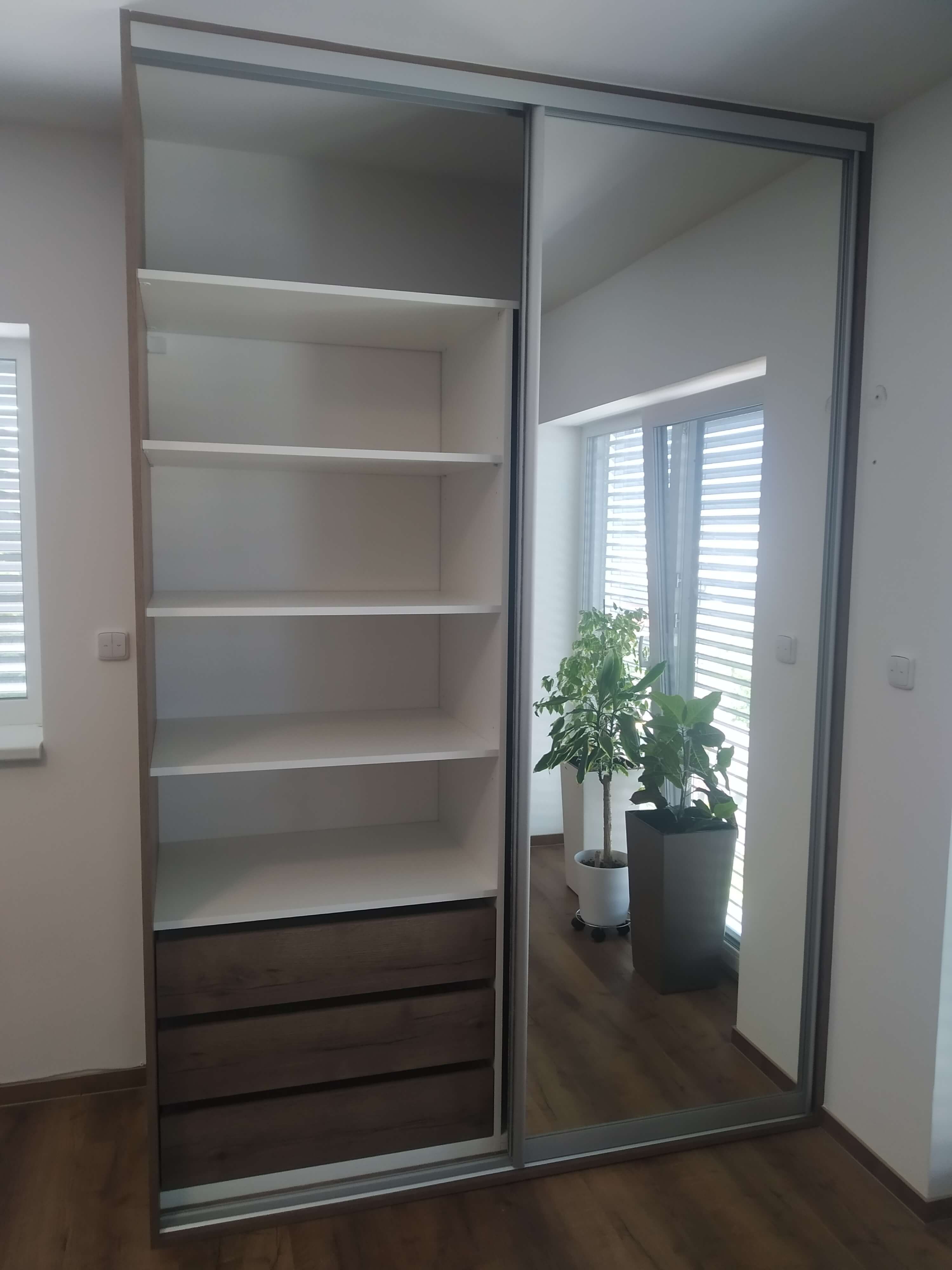 Dvoukřídlé vestavěné skříně